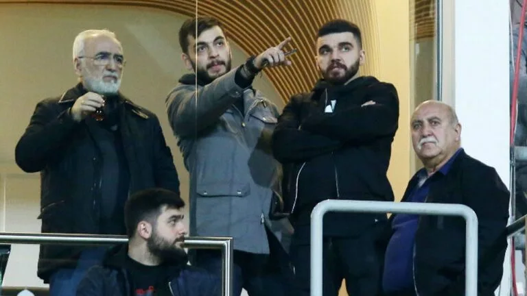Με την πορεία στο γήπεδο ο Ν. Σαββίδης (video)_653acb17c7cef.jpeg
