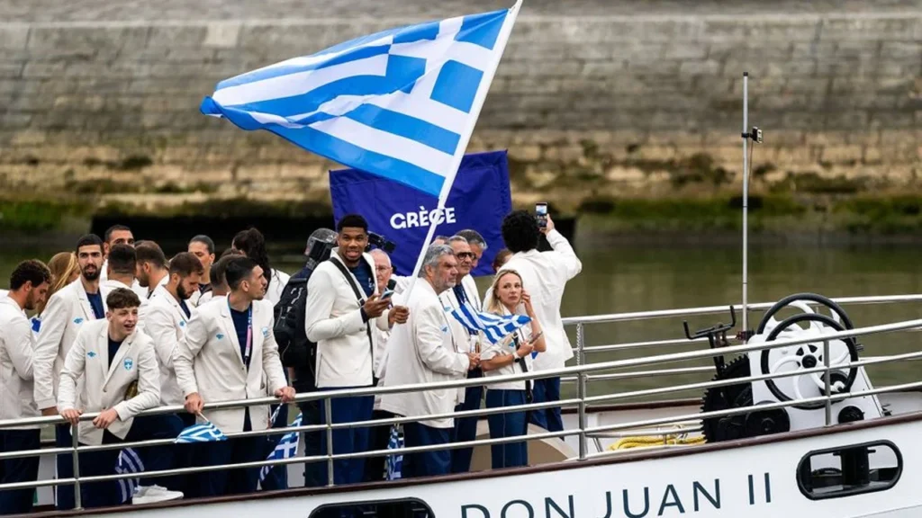 Ανατριχίλα: Η εμφάνιση της ελληνικής αποστολής στους Ολυμπιακούς Αγώνες_66a40bcd84d28.webp