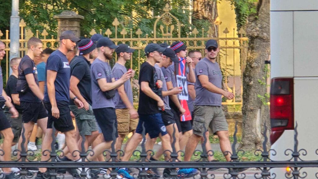 Με πορεία στο γήπεδο οι οπαδοί της Μπάνια Λούκα (vid+pics)_66aa74692886f.jpeg