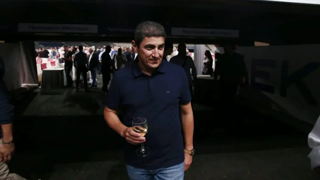 Ο Αυγενάκης προσπαθεί να μαζέψει τα ασυμμάζευτα! (video)_6684f2bfe41d0.webp