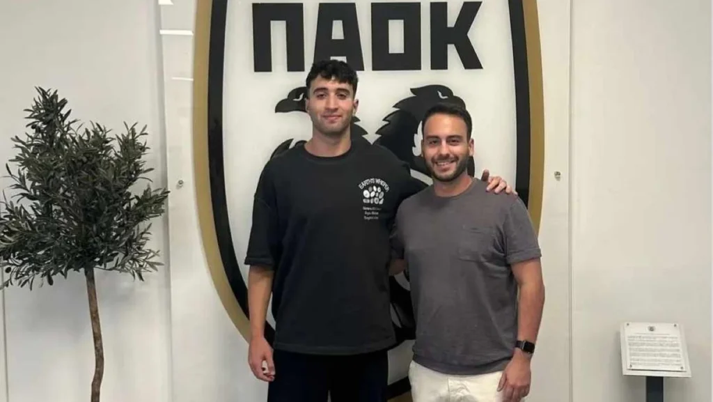 Η στιγμή των υπογραφών με Πιτσώτη! (pics)_66e4243b8294a.webp