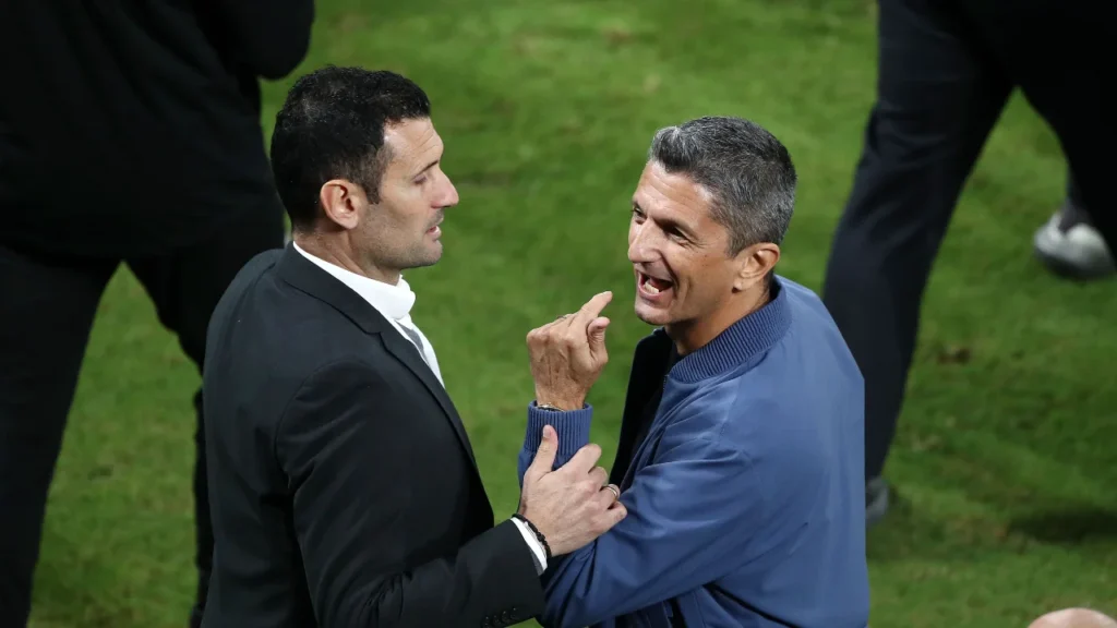 Αποστομωτική απάντηση Ράζβαν στα ψέματα! (video)_6715699acde0c.webp