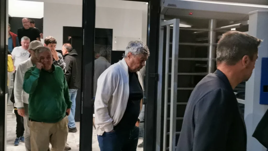 Η αποχώρηση του Μιρτσέα Λουτσέσκου από την Τούμπα (pic+vid)_66ff1317d7c9d.webp