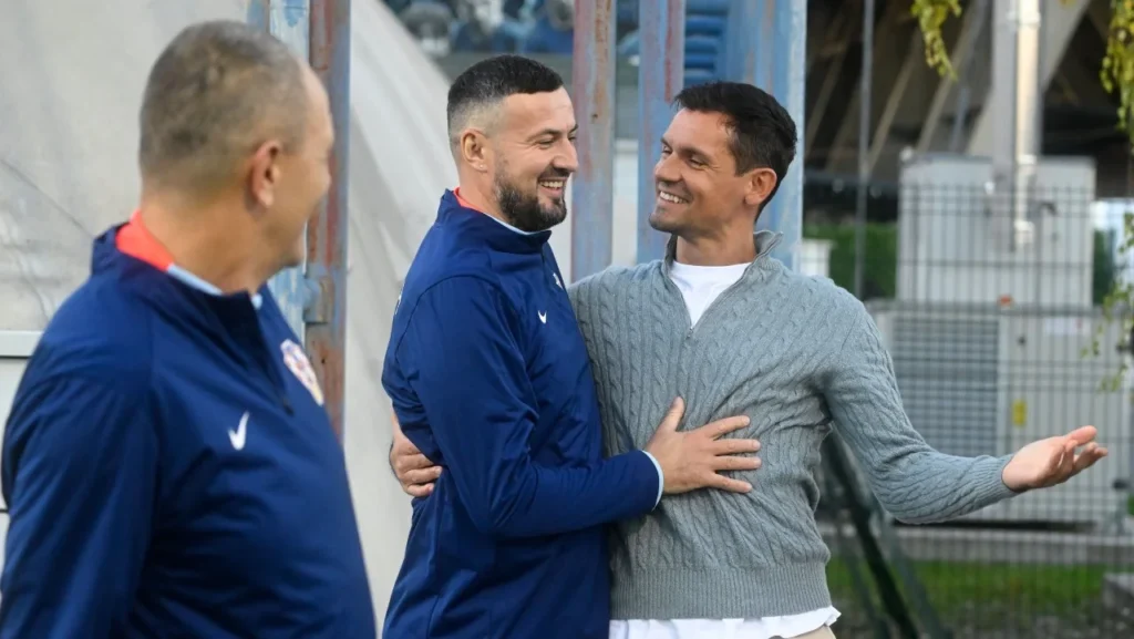 Ιδιαίτερη επίσκεψη από τον Λόβρεν! (pics)_67050b072d82b.webp