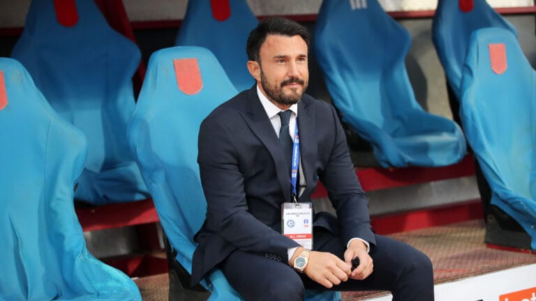 Το… βιολί του ο Καρυπίδης με καρφί για Ολυμπιακό_6749afe373344.jpeg