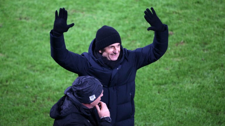 Για όλα φταίει ο Λουτσέσκου!_6772ae3ee42a6.jpeg