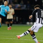«Υπόκλιση» της UEFA και σε Τάισον! (video)_67607581469fd.jpeg