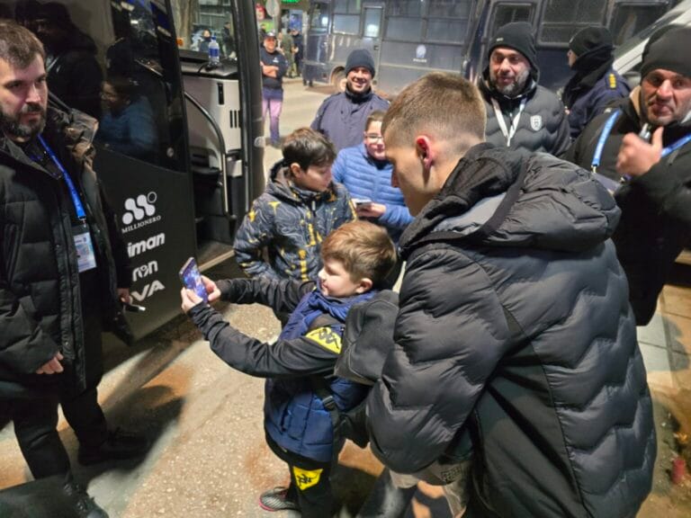 Πόλος έλξης οι παίκτες του ΠΑΟΚ στο Χαριλάου! (pics)_678d59eb639f0.jpeg