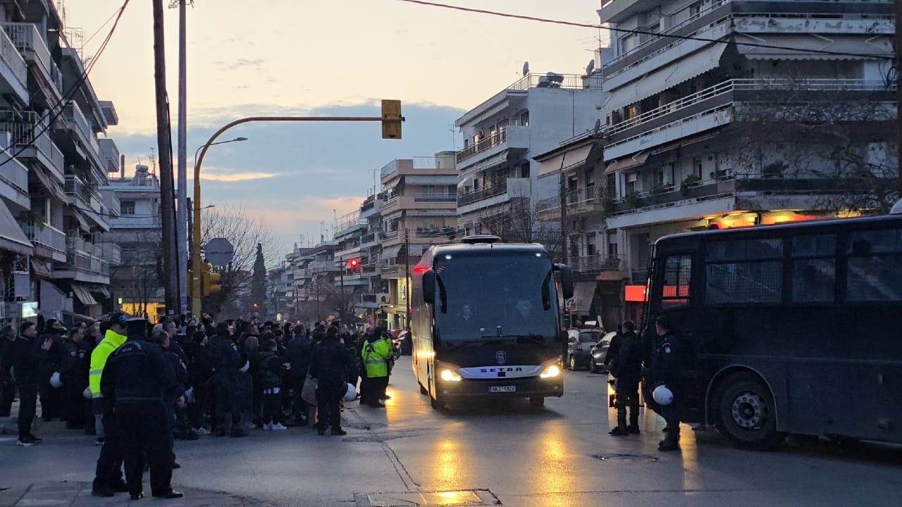 Ισχυρές αστυνομικές δυνάμεις κατά την άφιξη του ΠΑΟΚ (video+pics)_679f9b5976784.jpeg