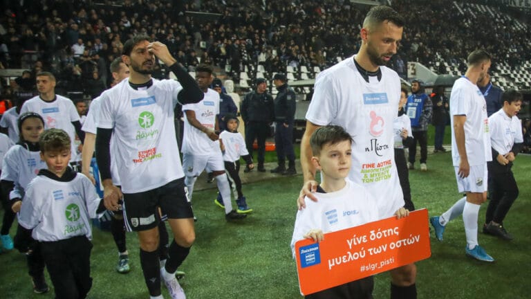 Σέντρα με ένα… ιδιαίτερο μήνυμα (pics)_67b35ae090eee.jpeg