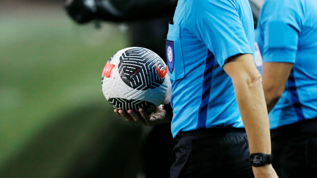 Το Who is Who των έξι νέων διαιτητών της Super League_684e7ab92b19b.jpeg