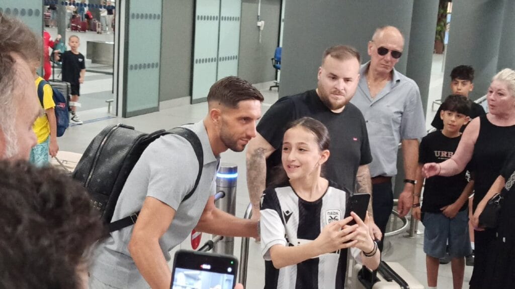 Πόλος έλξης με το… καλησπέρα! (video)_6872678c6a732.jpeg