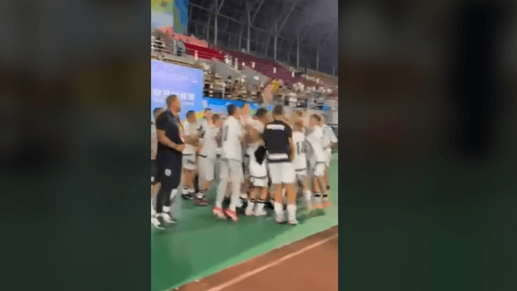 Η απονομή της κούπας στα «αετόπουλα» (video)_68a9e50c4b1f5.png