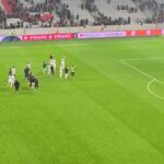 Ασπρόμαυρο πάρτι στην Λιλ (videos)_68fa9de8c7857.jpeg