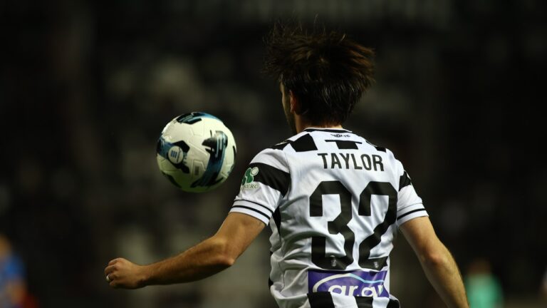 Πρόβλημα και με Τέιλορ!_68fe7892eb5fa.jpeg