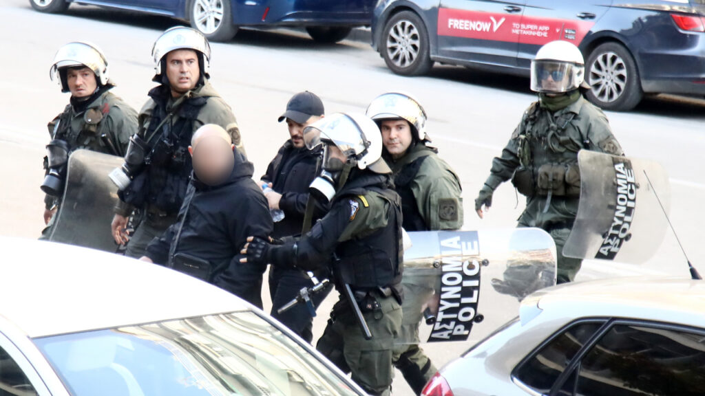 Δίκη Άλκη Καμπανού: Επίθεση οπαδών του Άρη σε αστυνομικούς και συγγενείς_69086c471b933.jpeg