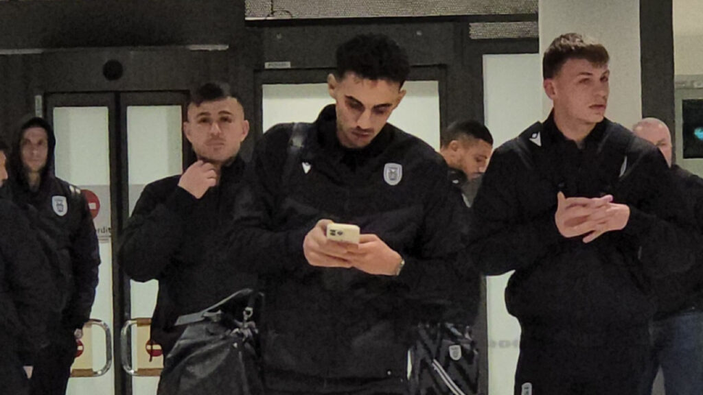 Άφιξη στη Λυών υπό τη σκιά της τραγωδίας (video+pics)_697a594cccf08.jpeg