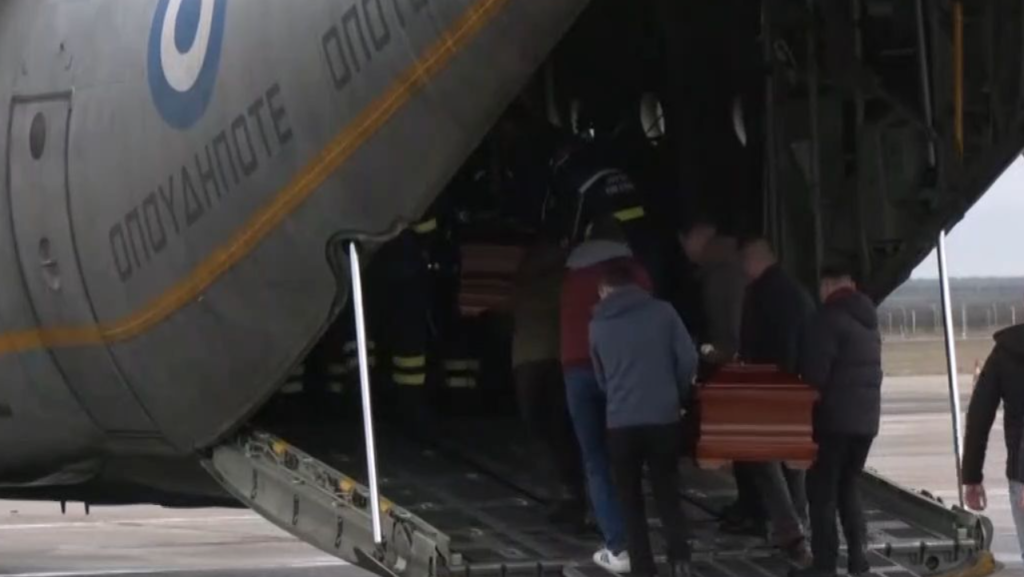 Απογειώθηκε από την Τιμισοάρα το C-130 με τις σορούς (video)_697b73c380194.png