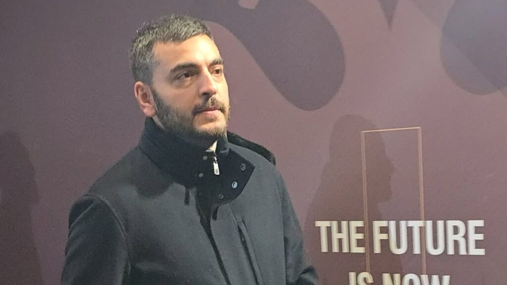 Στα αποδυτήρια της Τούμπας ο Νικος Σαββίδης (video)_698cebef20a4f.jpeg