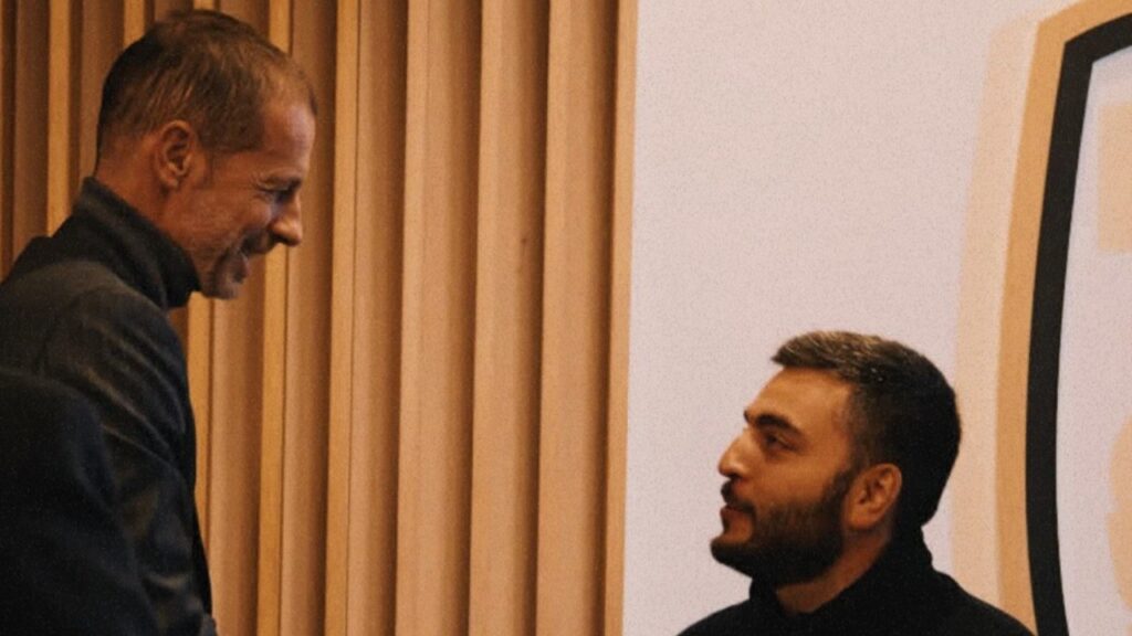Το τετ α τετ Νίκου Σαββίδη με Τσέφεριν (pics)_69987aedb9a67.jpeg