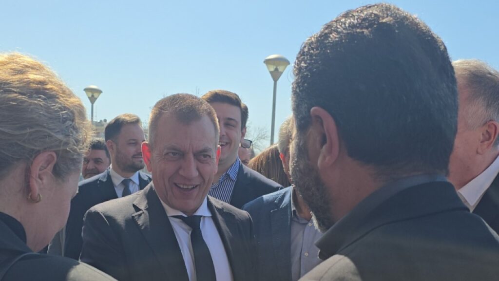 Βρούτσης σε Γκοντζαρόβα: «Σας καλωσορίζουμε στο σπίτι σας!» (videos)_69b2a07347468.jpeg