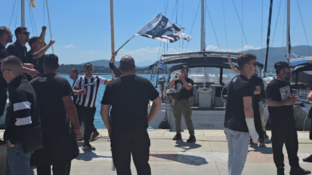 Με τρομπέτες και παλμό: Οι οπαδοί του ΠΑΟΚ έκαναν «Τούμπα» το λιμάνι (video)_69ecbcba3b270.jpeg
