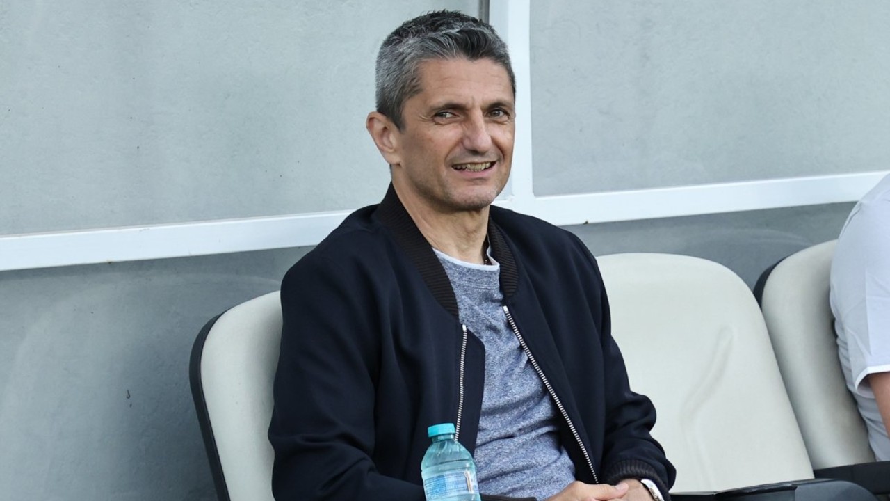 «Ντροπή σας! Ήρθε ο Λουτσέσκου κι όχι εσείς»_6a1b5259919c2.jpeg