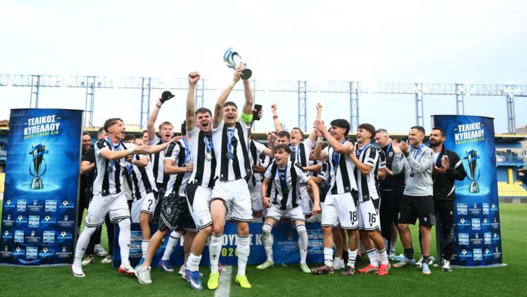 Σήκωσαν και τα δύο τρόπαια τα αετόπουλα! (pics)_6a07571c2ec12.jpeg