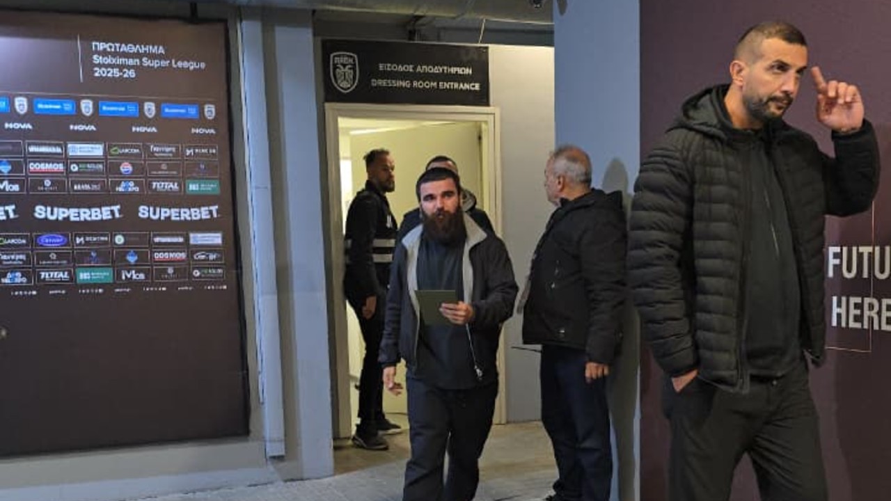 Στα αποδυτήρια της Τούμπας Γιώργος και Νίκος Σαββίδης (vid)_69f792847568f.jpeg