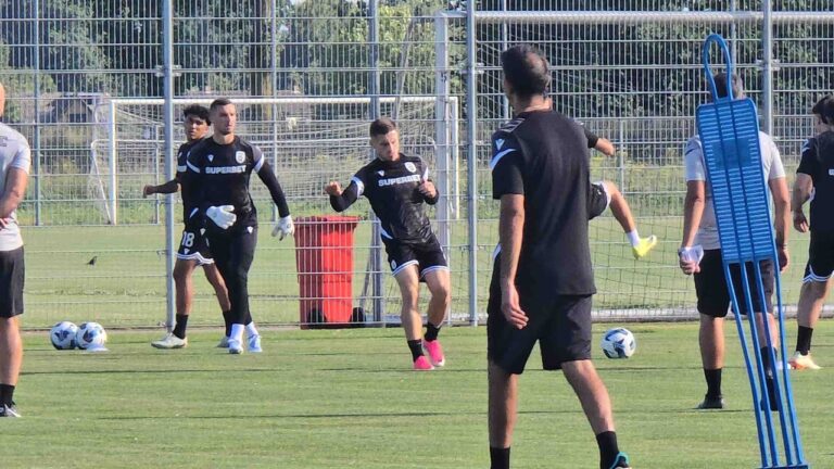 Χαμόγελα, ολλανδικό στυλ και απουσίες (videos)_6a42a5d41473e.jpeg