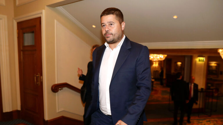 Ο πατήρ Σπάθας επιτέθηκε σε ΕΠΟ-Γκαγκάτση!_6a2976c721b4e.jpeg