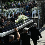 «Ράγισαν καρδιές» στο αντίο του Μάριου Οικονόμου…_6a1efac552ca2.jpeg