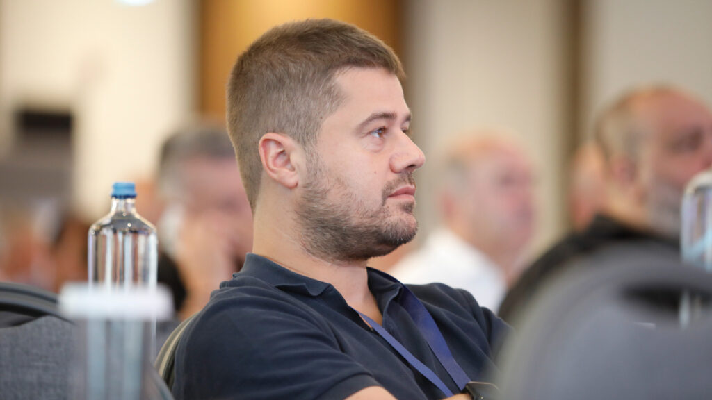 Γκαγκάτσης: «Αν με κόψεις, θα τρέξει αίμα ασπρόμαυρο» (video)_6a5bf3d2143d3.jpeg