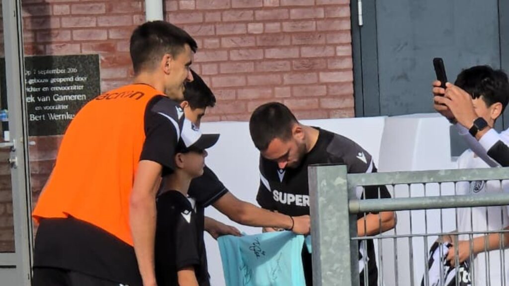 Υπέγραψαν αυτόγραφα Ζίβκοβιτς-Γερεμέγεφ (video)_6a47ef5371e9e.jpeg