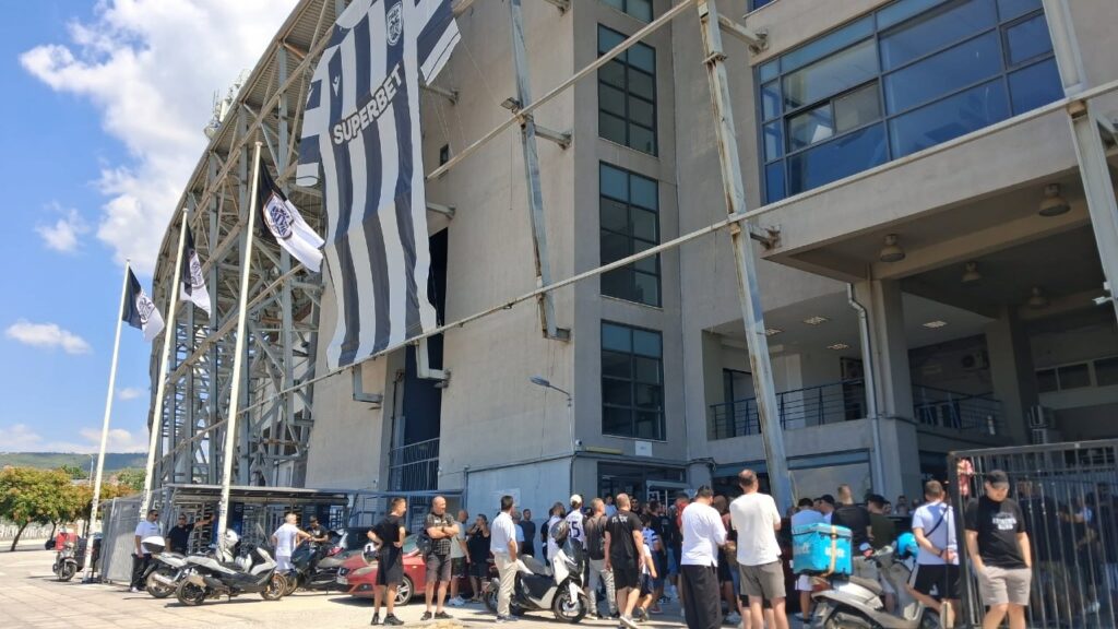 Κόσμος στην Τούμπα για τον Κωνσταντέλια (pics)_6a81a59377536.jpeg