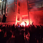 Πυρσοί και συνθήματα έξω από την Τούμπα! (pics)_6a8210333a105.jpeg