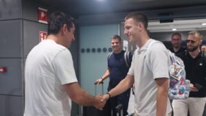 Τα πρώτα… κλικ του Ούγκρεσιτς (pics)_6a919f69bb6f4.jpeg