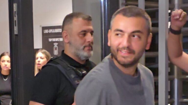 Η αποχώρηση του Νίκου Σαββίδη από την Τούμπα (video)_6aa70cbd11f35.jpeg