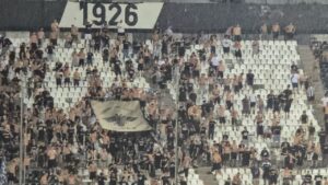 Ισοπαλία και… χορός στη βροχή! (video)_6a996b2c1fc38.jpeg