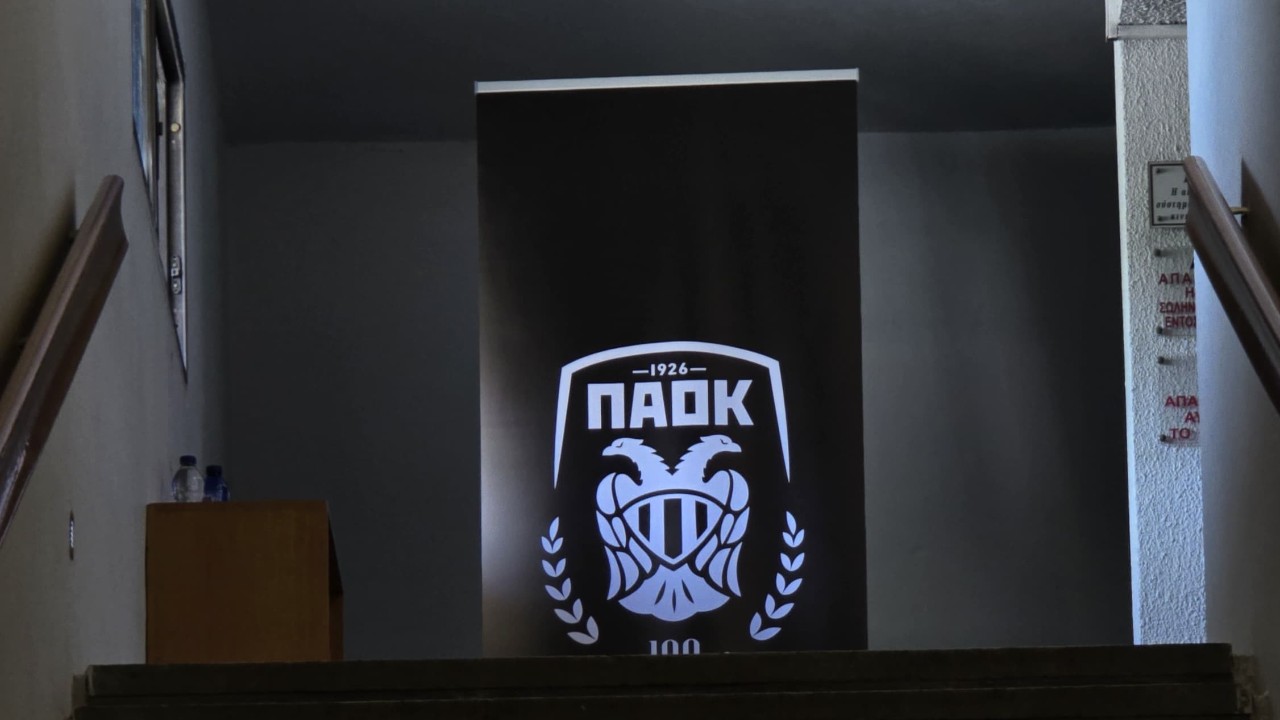 «Ασπρόμαυρη» η Αίθουσα Τελετών του ΑΠΘ (pics)_6ac8e3b4b559f.jpeg