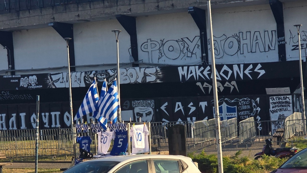 Η Τούμπα ντύνεται στα γαλανόλευκα! (pics)_6abe7bfb9b998.jpeg