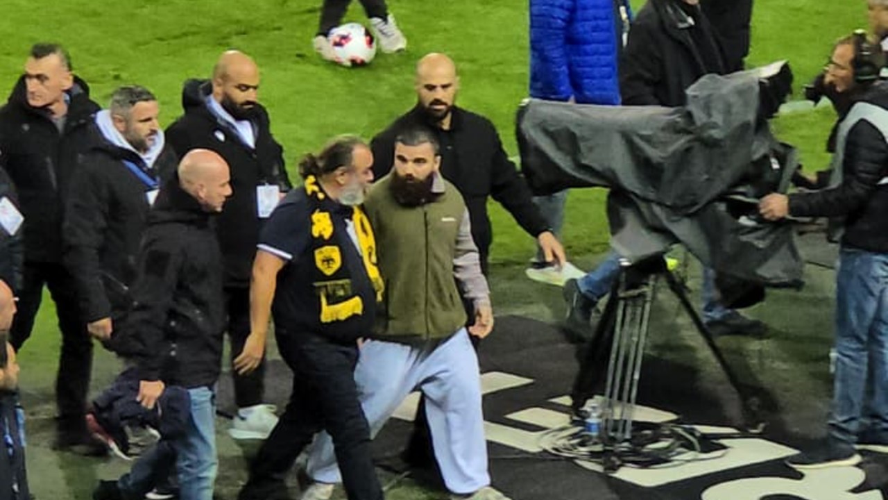 Προκλήσεις Ηλιόπουλου στην Τούμπα (video)_6ae25c8cf2495.jpeg